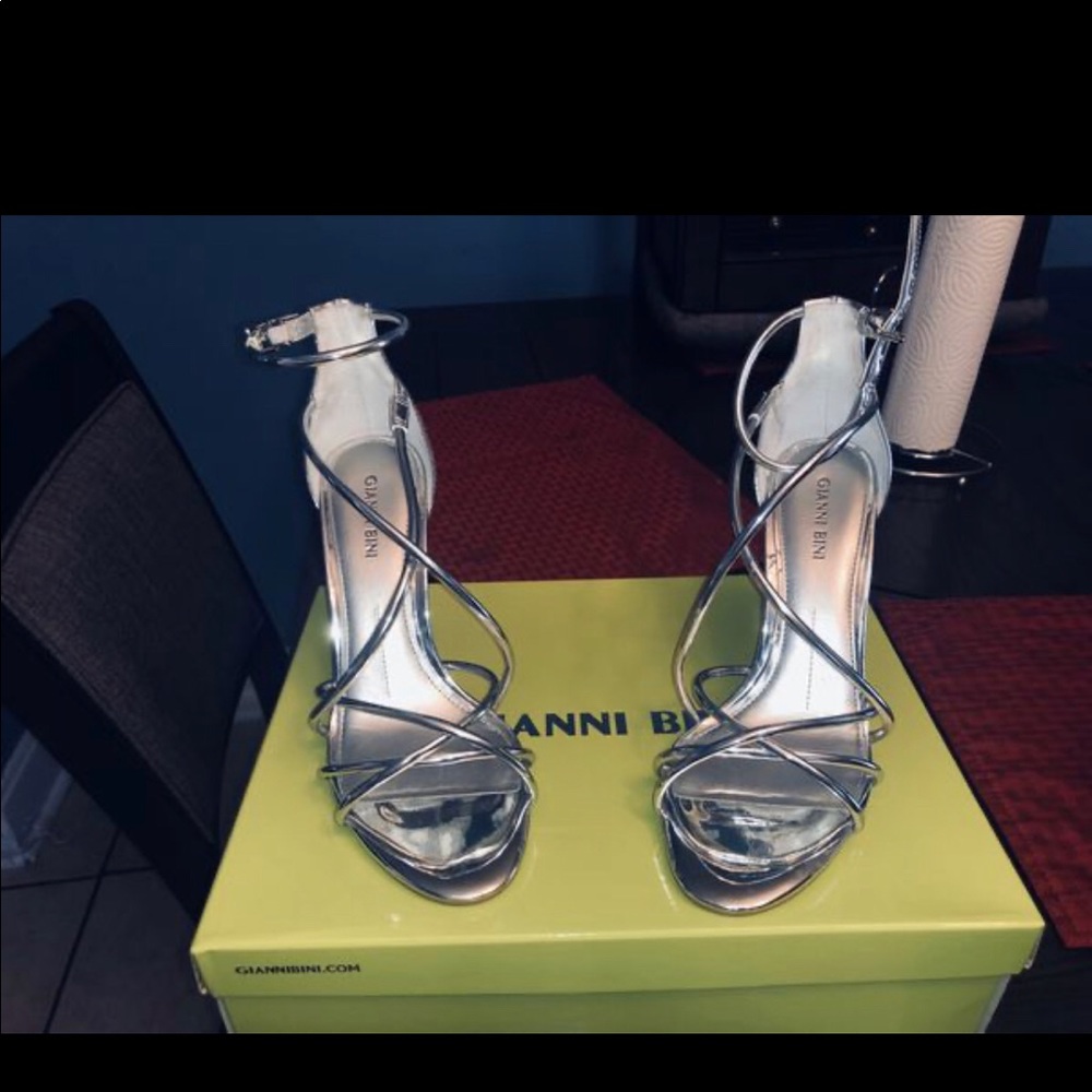 Beautiful silver heals!! Perfect condition!